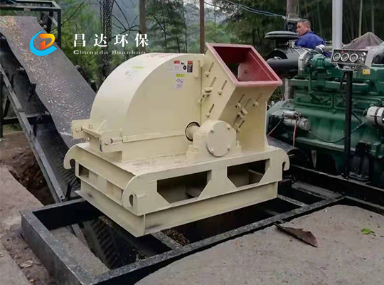 昌（chāng）達**發往湖北的木屑粉碎機現場