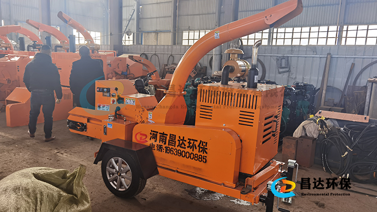 上海客戶訂購園林綠化專用樹枝粉碎機，配套智能鏈條進料，四缸（gāng）柴油機動（dòng）力！