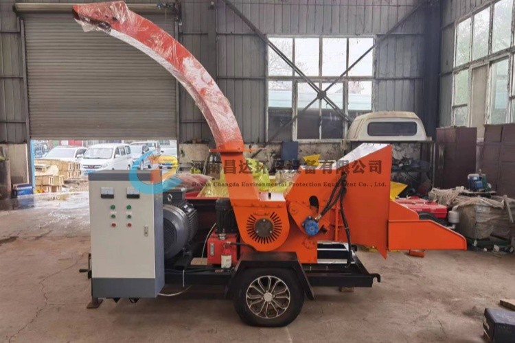 安（ān）徽合肥可以定（dìng）製6140移動電機版樹枝粉碎機.jpg