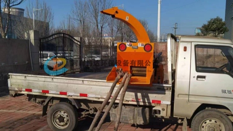 浙江可以定（dìng）製小型（xíng）車載式樹枝粉碎機2.jpg