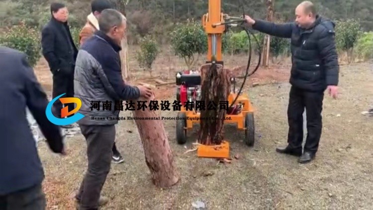 河南昌達移動（dòng）劈（pī）木機雲南昆明客戶現場