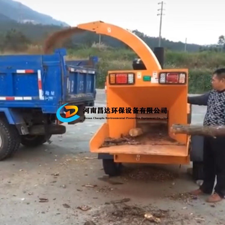 河南昌達HC-6145樹枝粉碎機河南信陽客戶使用現場.jpg