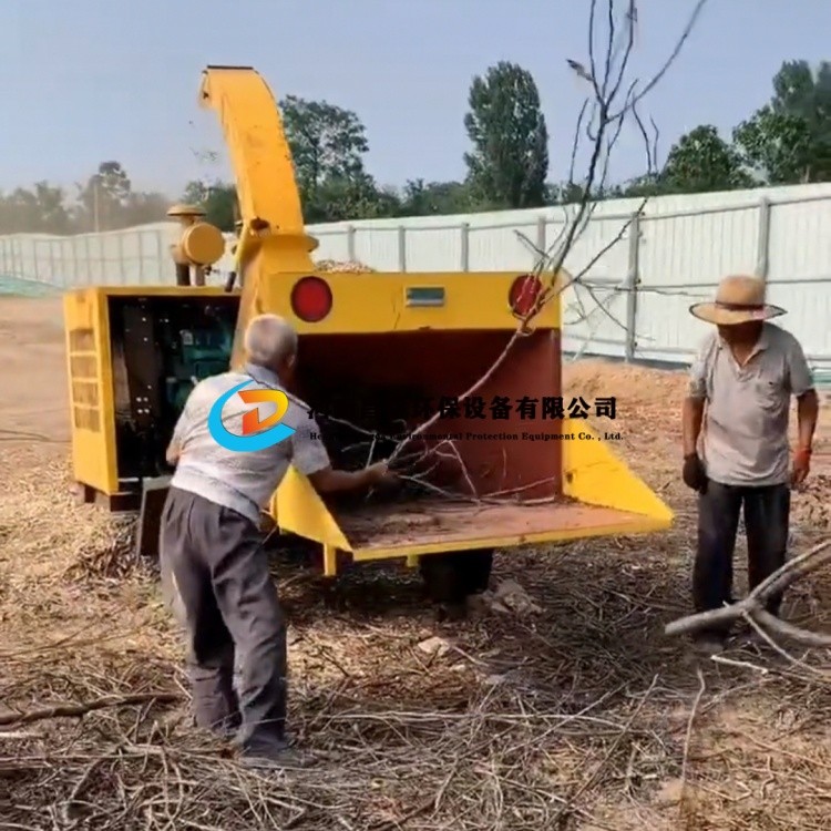 河南（nán）昌達6145樹枝樹條粉碎機河南南陽客戶使用現場.jpg