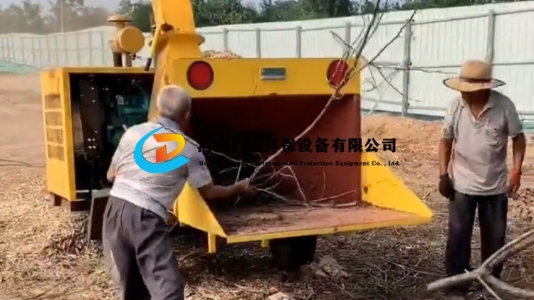 河南昌達6145樹枝樹條粉（fěn）碎機河南南陽客戶使用現（xiàn）場
