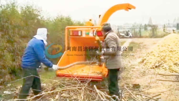 河（hé）南（nán）昌達HC6145型樹枝粉碎機山東濟南客戶使用現場.jpg