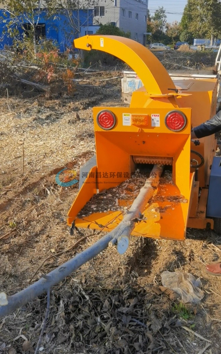 河南昌達HC-6130型樹枝粉碎機（jī）浙江杭州客戶使用現場.jpg