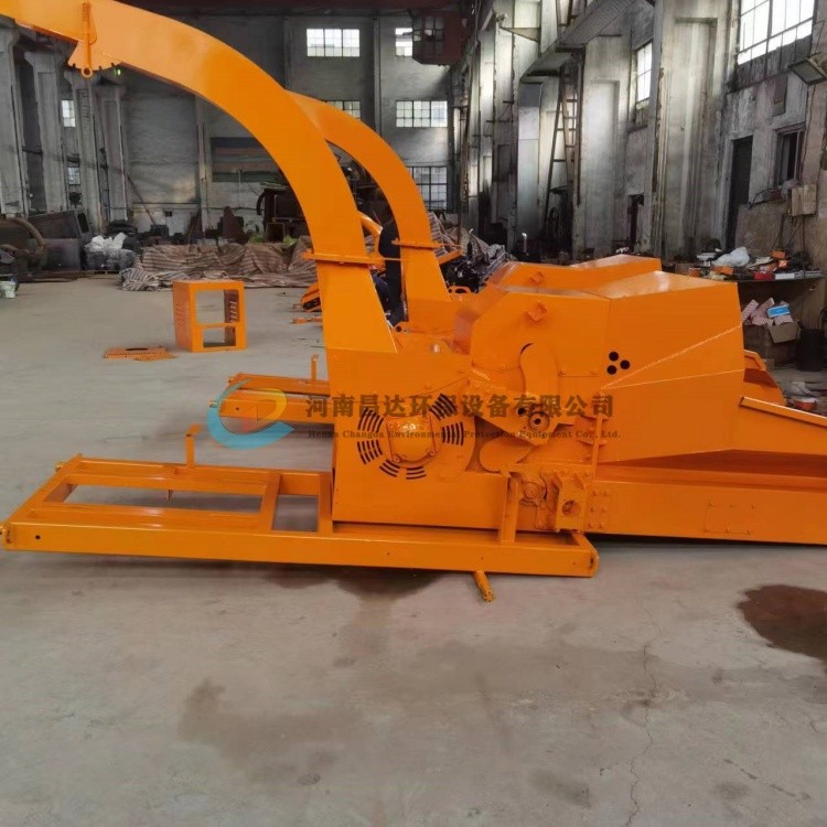 湖北客戶定製（zhì）車載式樹枝粉碎車主機.jpg
